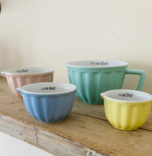 Retro Measuring Cups