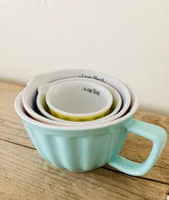 Retro Measuring Cups